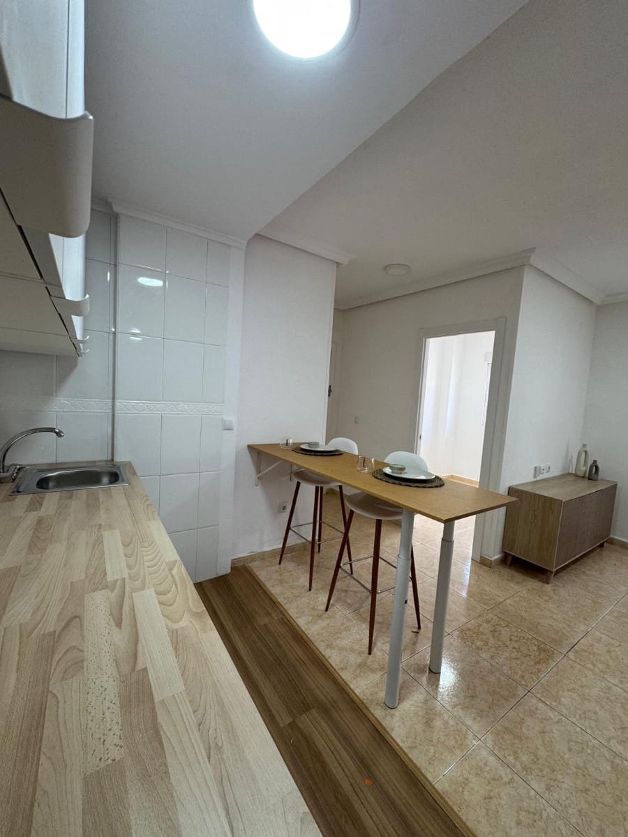 1 makuuhuone Huoneisto myytävänä paikassa Torrevieja mukana uima-altaan - 144 000 € (Ref: 9843988)