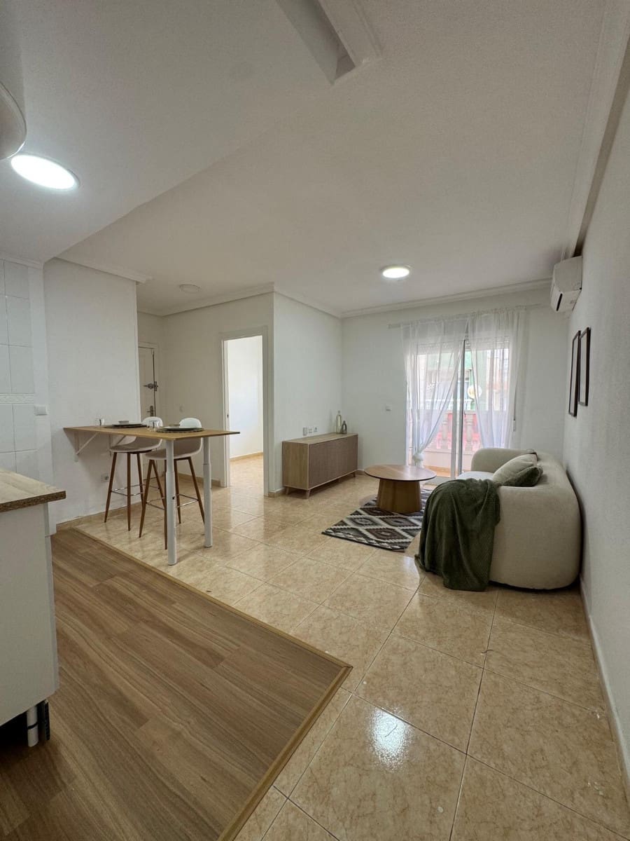 1 makuuhuone Huoneisto myytävänä paikassa Torrevieja mukana uima-altaan - 144 000 € (Ref: 9843988)