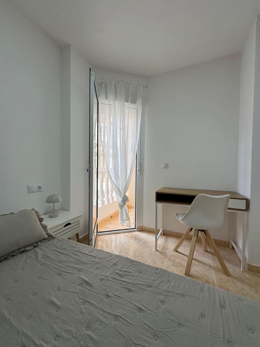 1 makuuhuone Huoneisto myytävänä paikassa Torrevieja mukana uima-altaan - 144 000 € (Ref: 9843988)