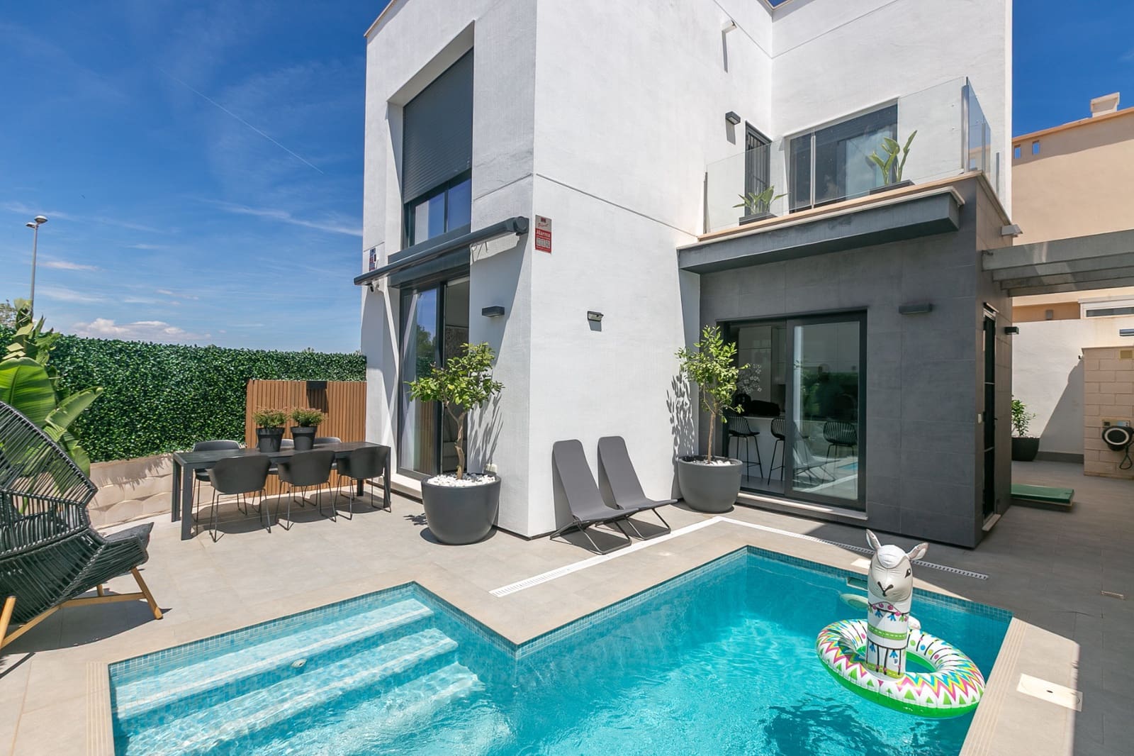 3 bedroom Villa for sale in Villamartin with pool - € 369,000 (Ref: 9848148)