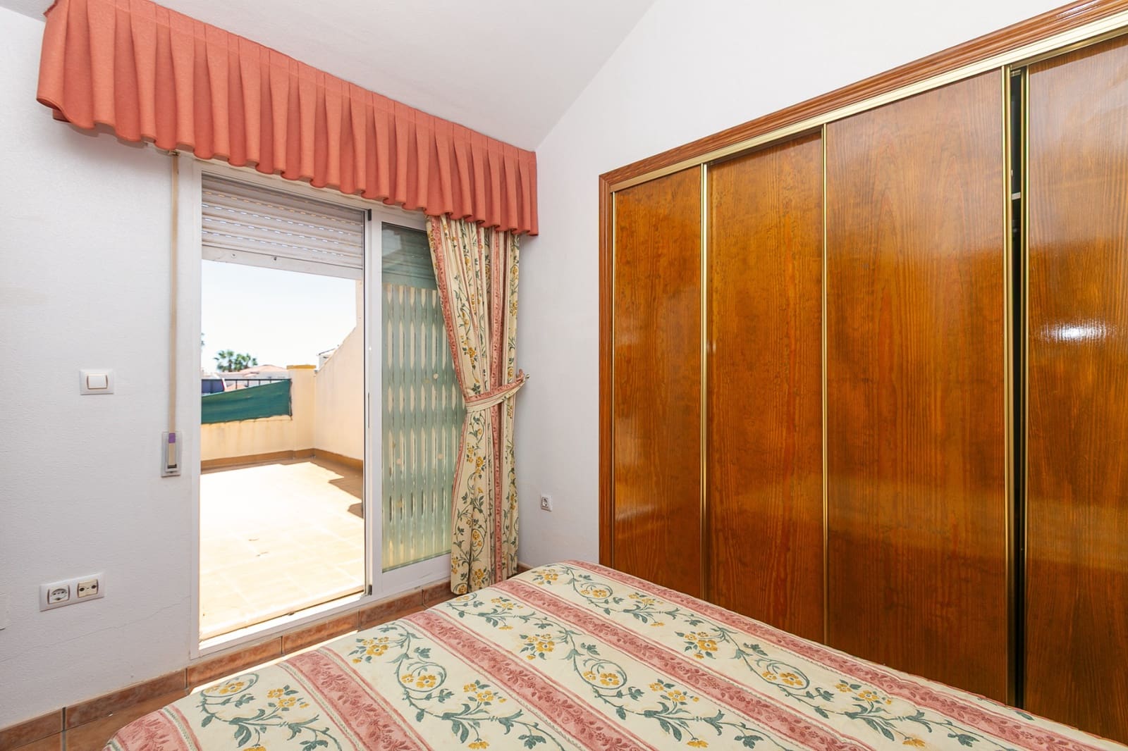 2 makuuhuone Omakotitalo myytävänä paikassa La Zenia mukana uima-altaan - 235 000 € (Ref: 9848149)