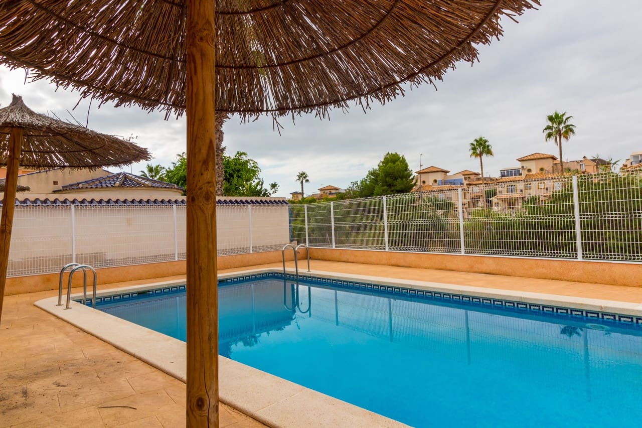 3 sypialnia Dom na sprzedaż w Playa Flamenca z basenem - 285 000 € (Ref: 9867887)