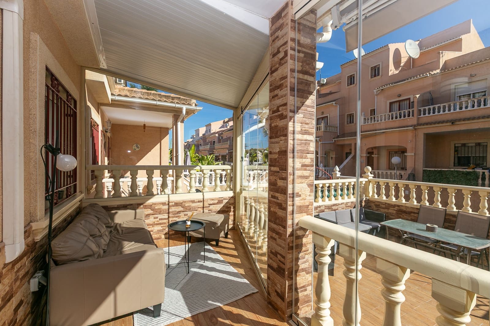 3 sypialnia Dom na sprzedaż w Playa Flamenca z basenem - 285 000 € (Ref: 9867887)
