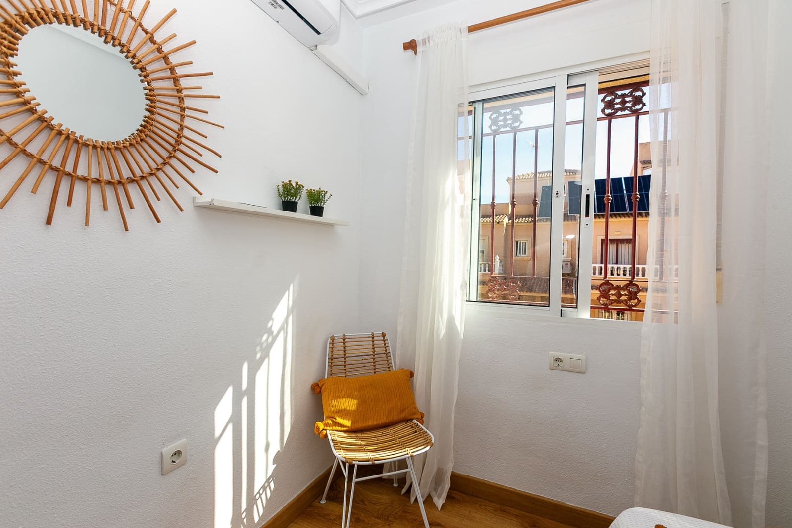3 sypialnia Dom na sprzedaż w Playa Flamenca z basenem - 285 000 € (Ref: 9867887)