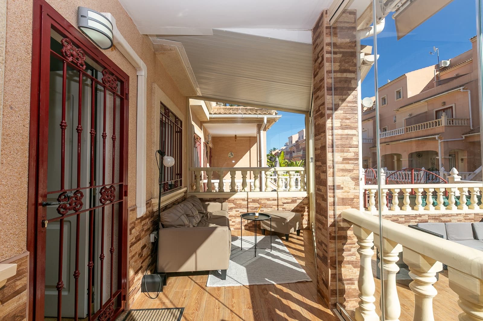 3 sypialnia Dom na sprzedaż w Playa Flamenca z basenem - 285 000 € (Ref: 9867887)