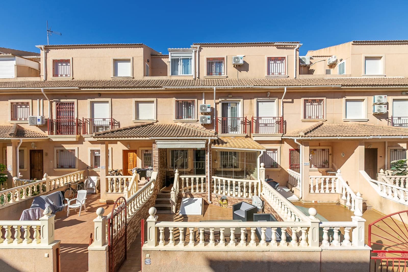 3 sypialnia Dom na sprzedaż w Playa Flamenca z basenem - 285 000 € (Ref: 9867887)