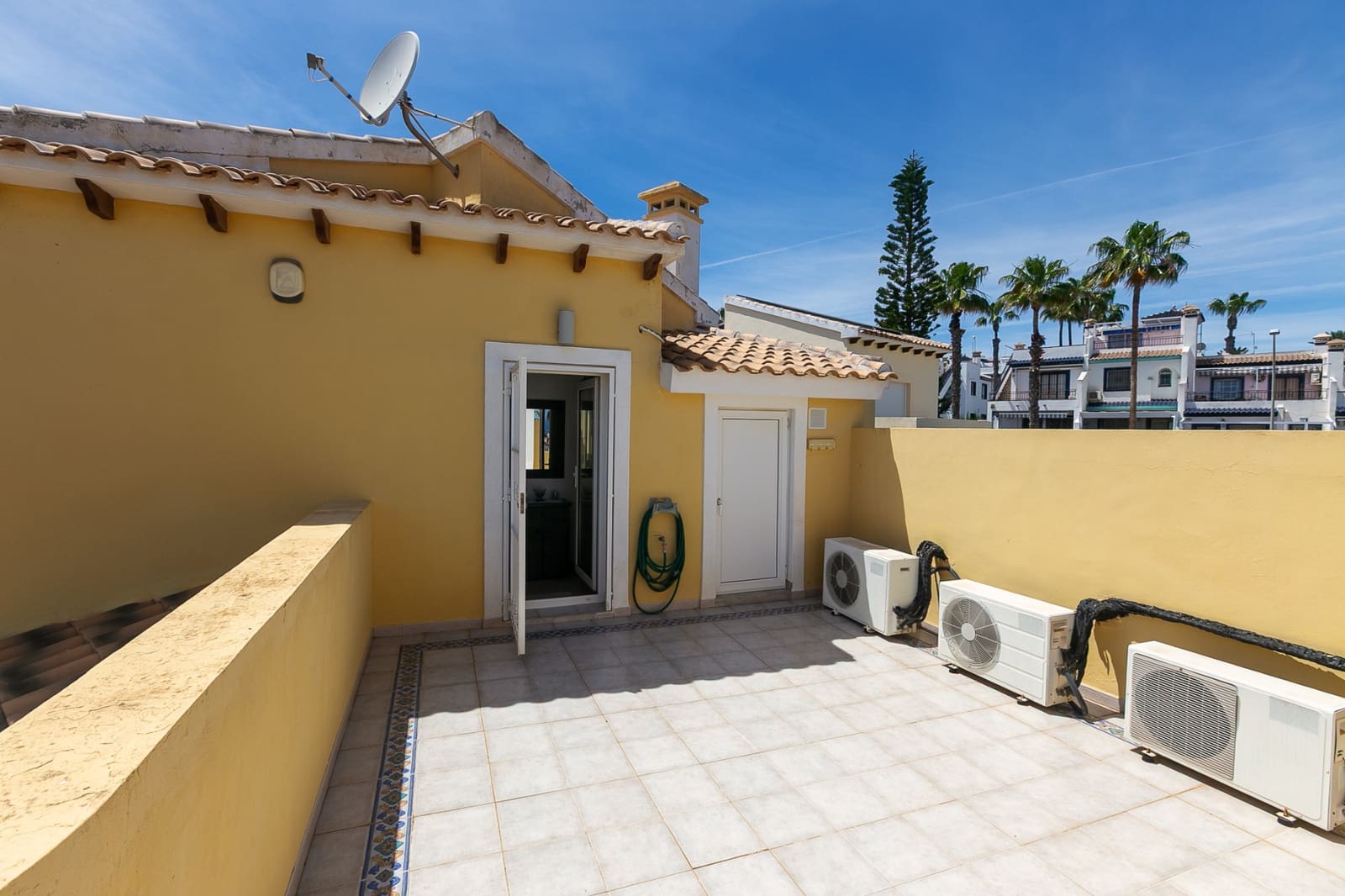 3 sypialnia Willa na sprzedaż w Villamartin z basenem garażem - 530 000 € (Ref: 9872552)