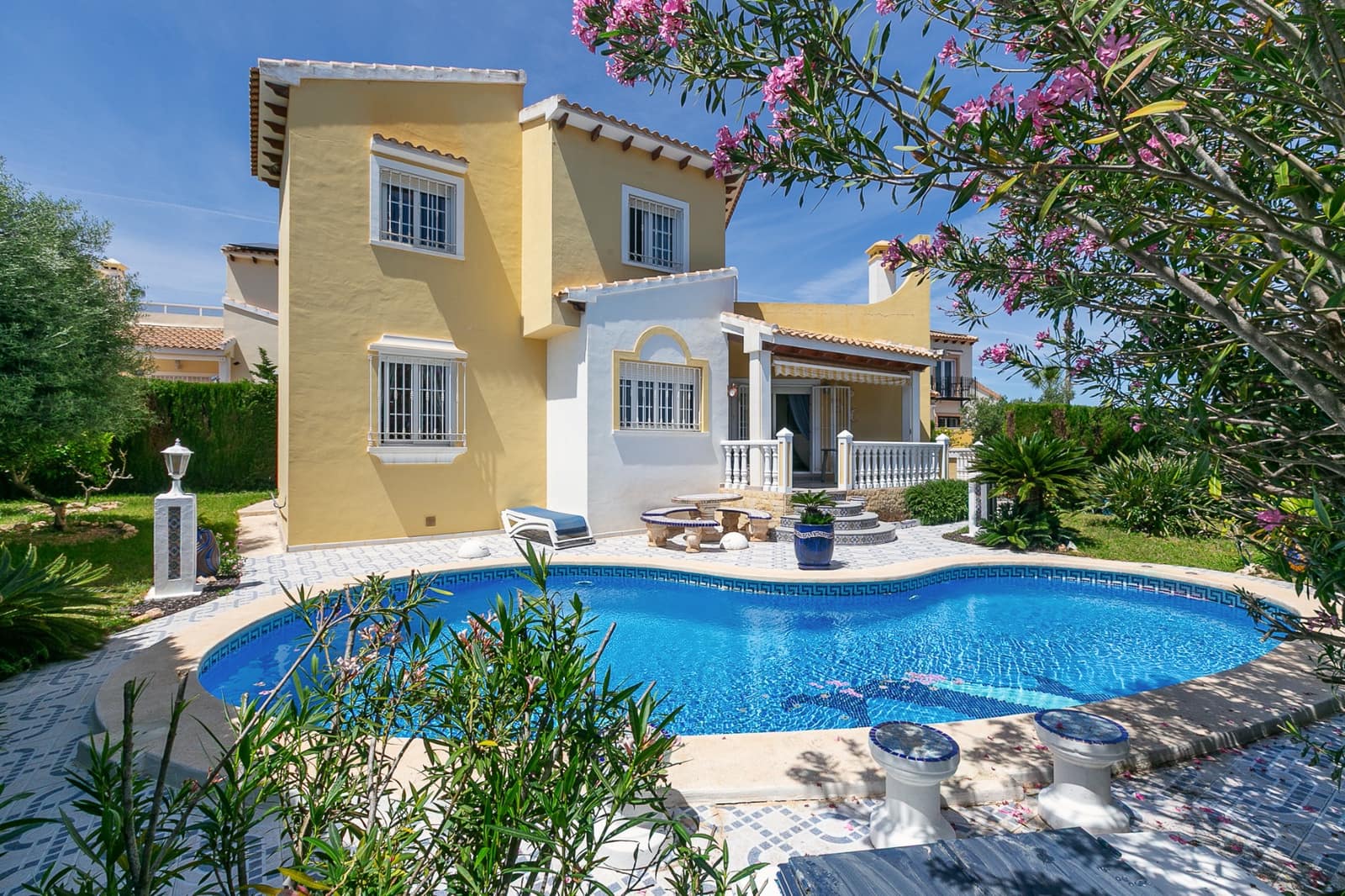 3 sypialnia Willa na sprzedaż w Villamartin z basenem garażem - 530 000 € (Ref: 9872552)
