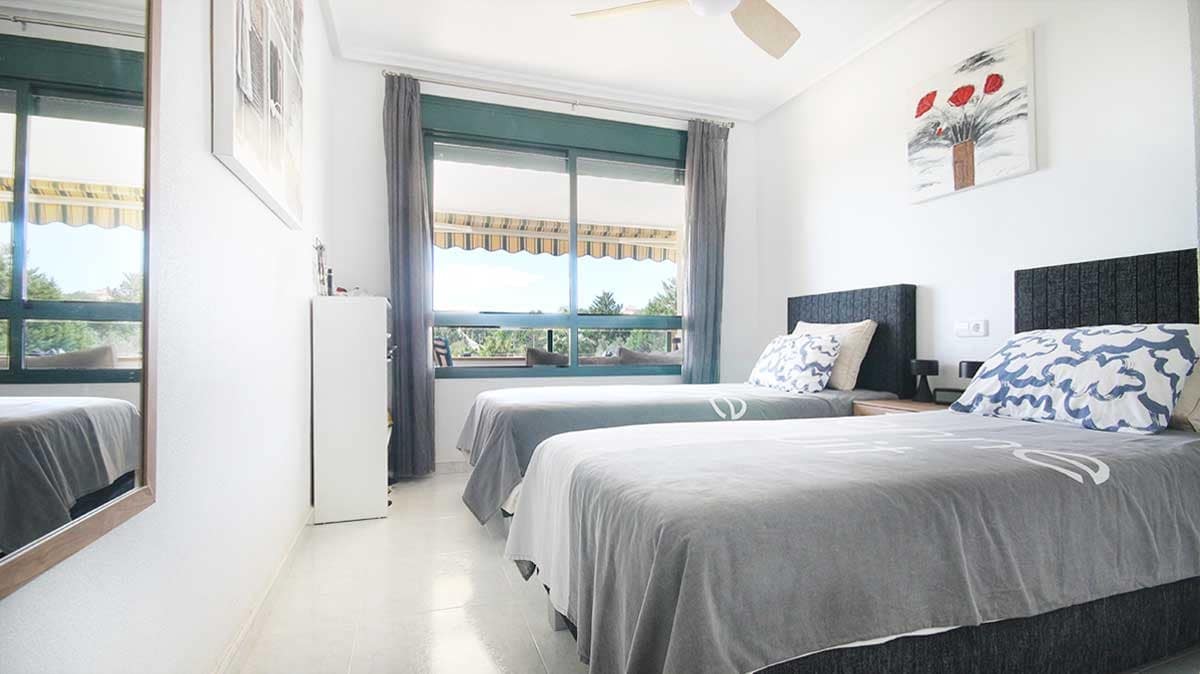 2 sovrum Lägenhet till salu i Campoamor med pool - 299 900 € (Ref: 9877146)