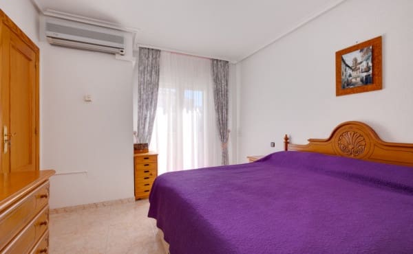 3 soveværelse Villa til salg i Playa Flamenca med swimmingpool - € 395.000 (Ref: 9889384)
