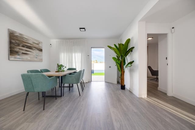 4 slaapkamer Bungalow te koop in San Luis, Torrevieja met zwembad - € 400.000 (Ref: 9897111)
