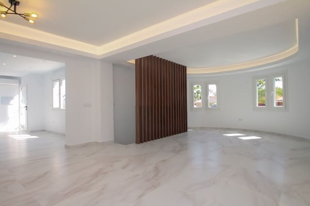 3 bedroom Villa for sale in Los Balcones with pool garage - € 665,000 (Ref: 9911562)