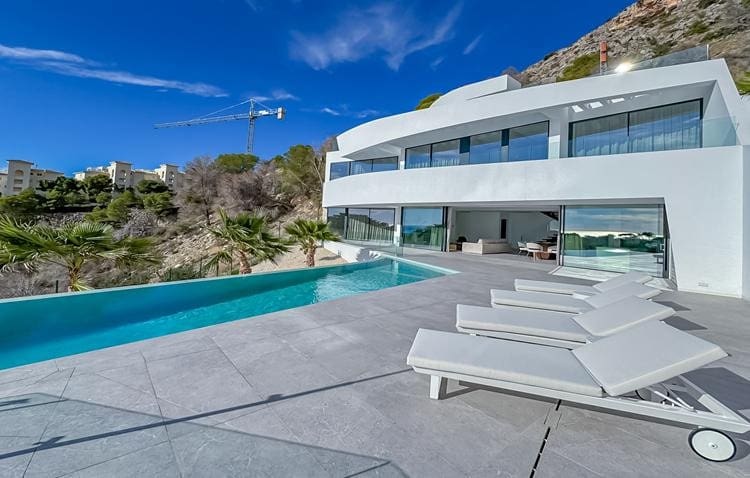Chalet de 4 habitaciones en Alicante / Alacant ciudad en venta con piscina - 2.290.000 € (Ref: 9913782)
