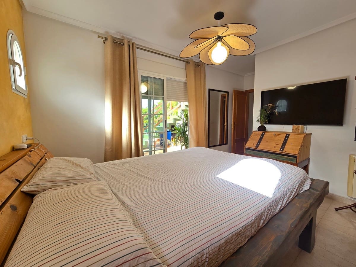 4 quarto Casa em Banda para venda em Pilar de la Horadada com piscina garagem - 450 000 € (Ref: 9921016)