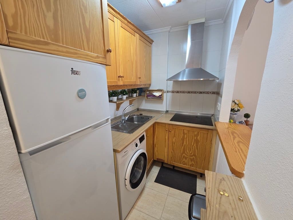 1 soverom Leilighet til salgs i Torrevieja med svømmebasseng - € 116 000 (Ref: 9935038)