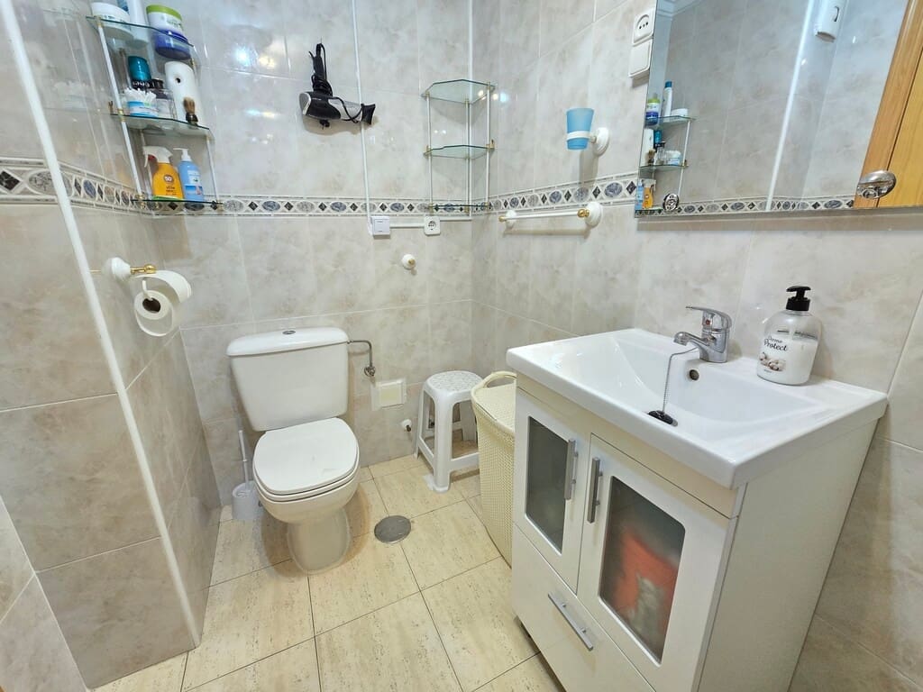 1 soverom Leilighet til salgs i Torrevieja med svømmebasseng - € 116 000 (Ref: 9935038)