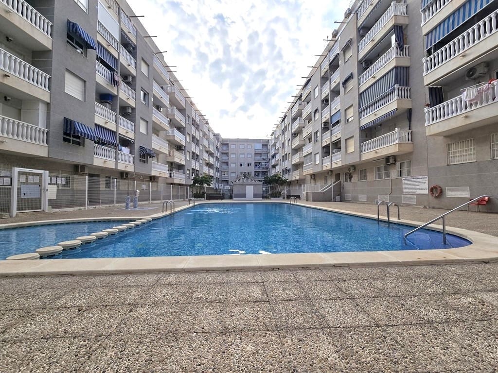 1 quarto Apartamento para venda em Torrevieja com piscina - 132 000 € (Ref: 9935144)