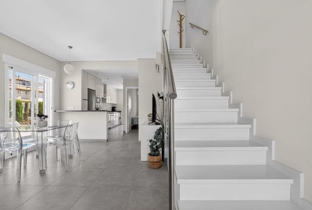 Casa de 3 habitaciones en Cabo Roig, Orihuela en venta con piscina garaje - 342.000 € (Ref: 9961206)