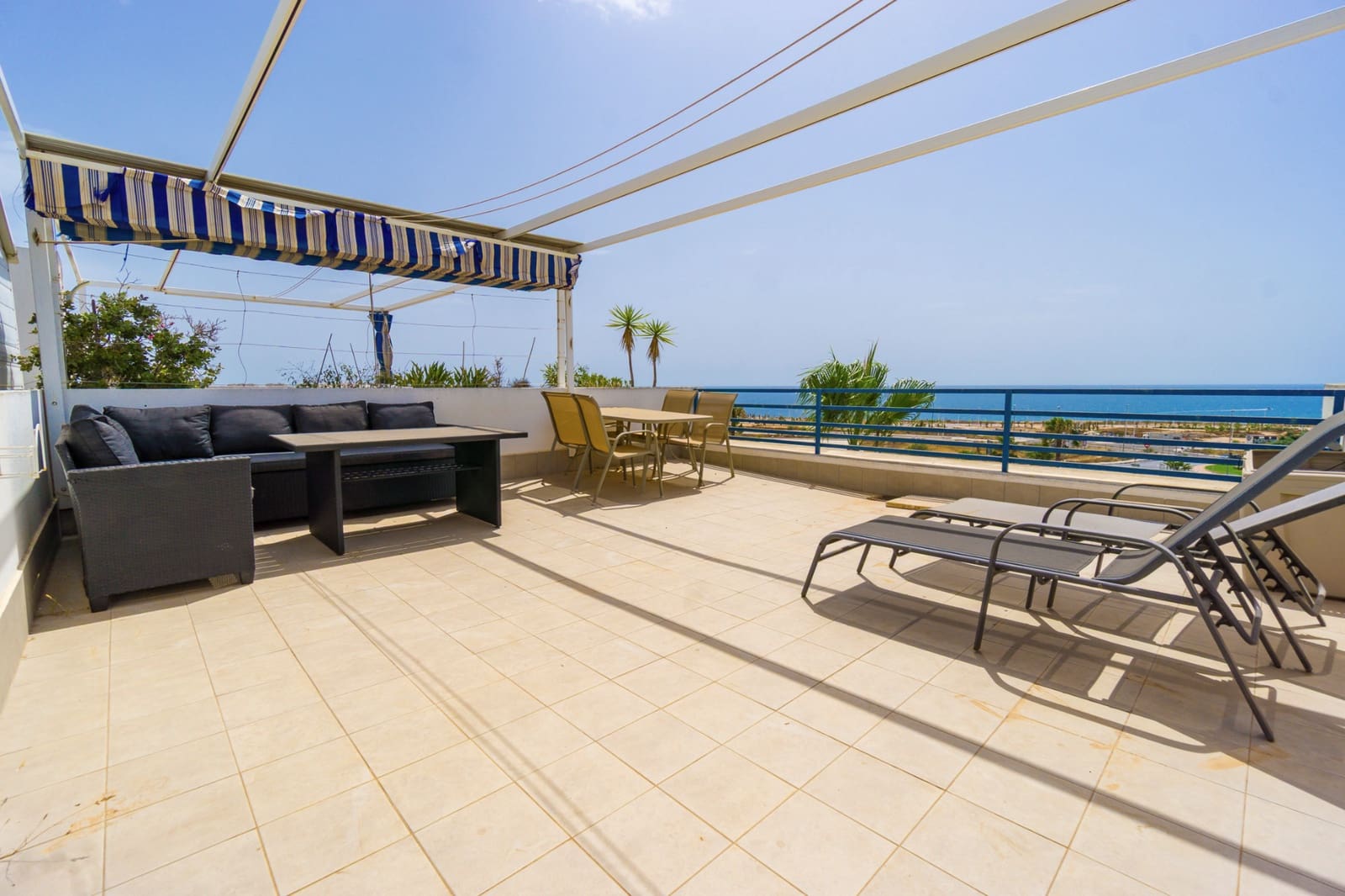 2 slaapkamer Penthouse te koop in Playa Flamenca met zwembad - € 239.000 (Ref: 9971770)