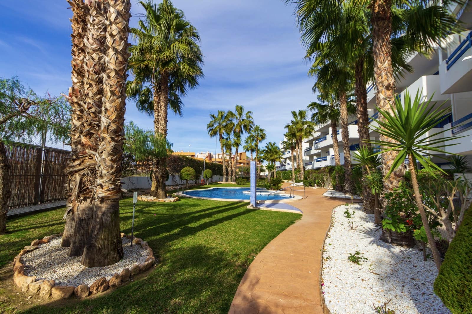 2 slaapkamer Penthouse te koop in Playa Flamenca met zwembad - € 239.000 (Ref: 9971770)