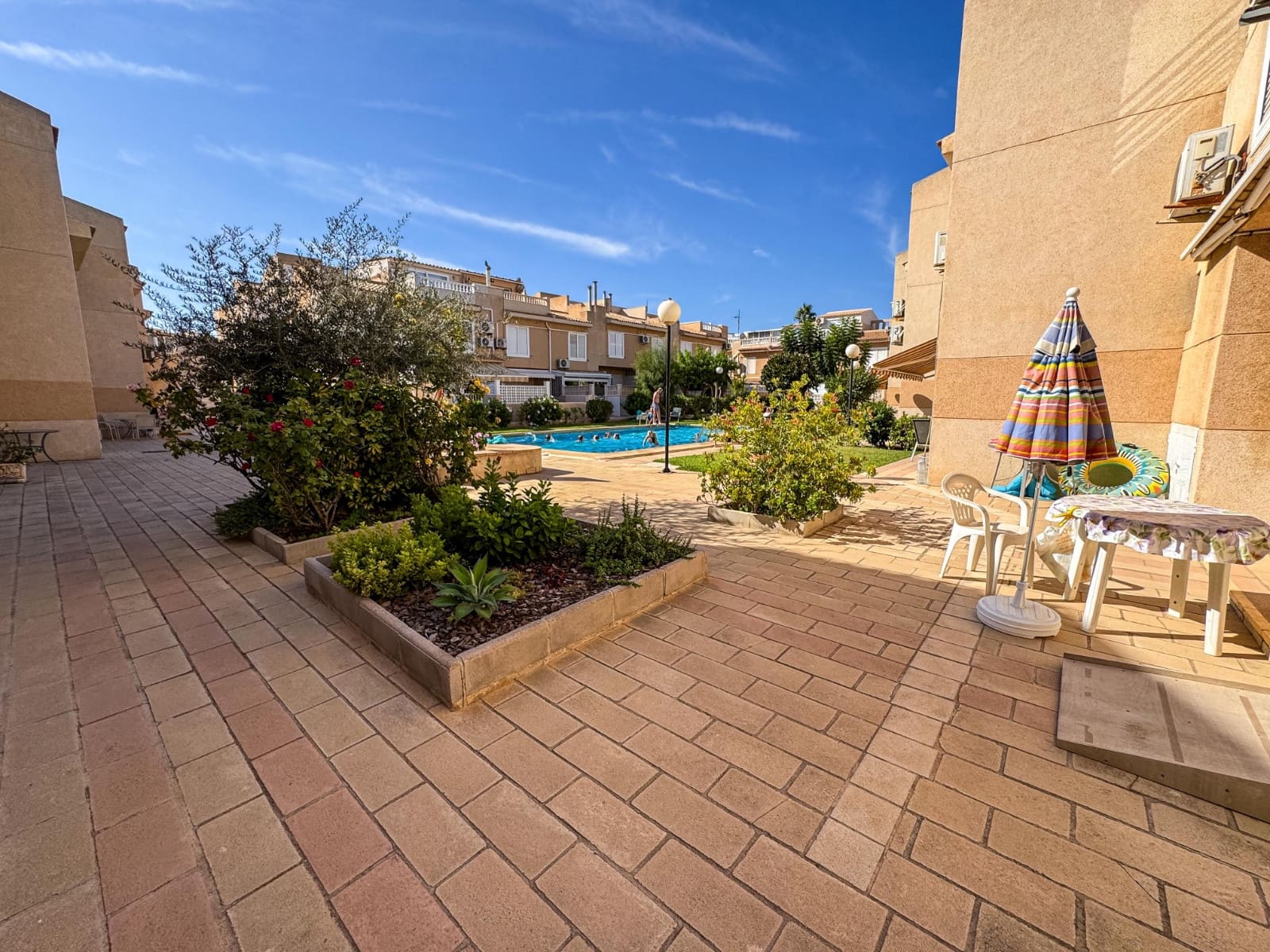 4 soveværelse Villa til salg i Torrevieja med swimmingpool garage - € 320.000 (Ref: 9974015)