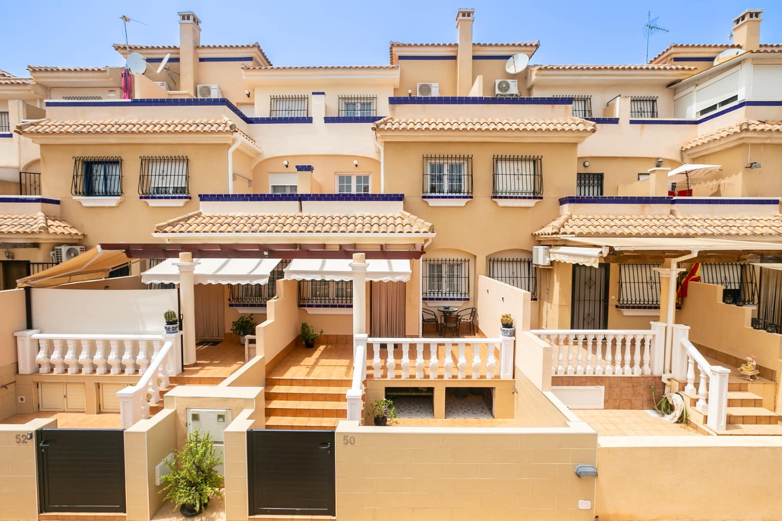 Casa de 3 habitaciones en La Zenia en venta con piscina - 280.000 € (Ref: 9981411)