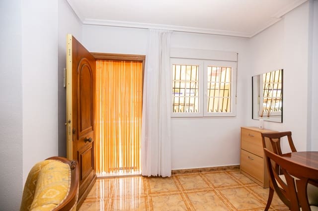 Casa de 3 habitaciones en La Zenia, Orihuela en venta con piscina - 280.000 € (Ref: 9981411)