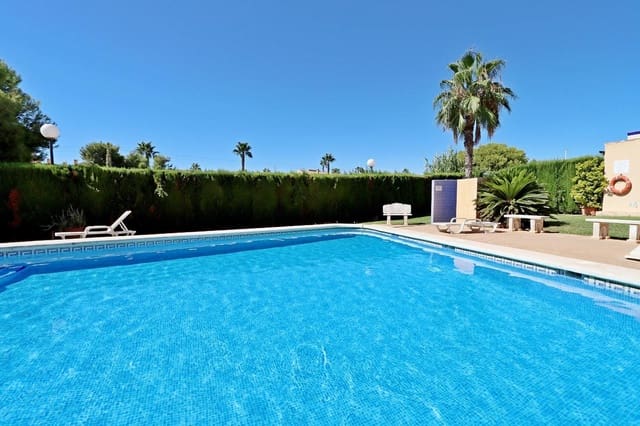 Casa de 3 habitaciones en La Zenia, Orihuela en venta con piscina - 280.000 € (Ref: 9981411)