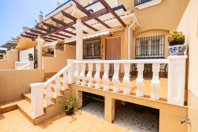 Casa de 3 habitaciones en La Zenia, Orihuela en venta con piscina - 280.000 € (Ref: 9981411)