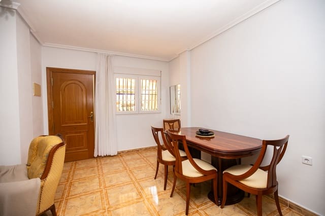 Casa de 3 habitaciones en La Zenia, Orihuela en venta con piscina - 280.000 € (Ref: 9981411)