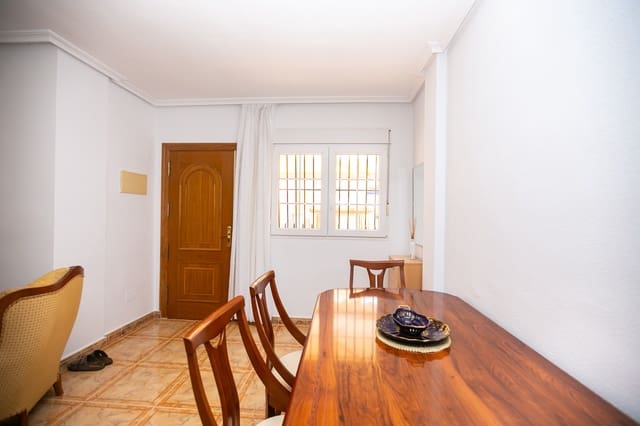 Casa de 3 habitaciones en La Zenia, Orihuela en venta con piscina - 280.000 € (Ref: 9981411)