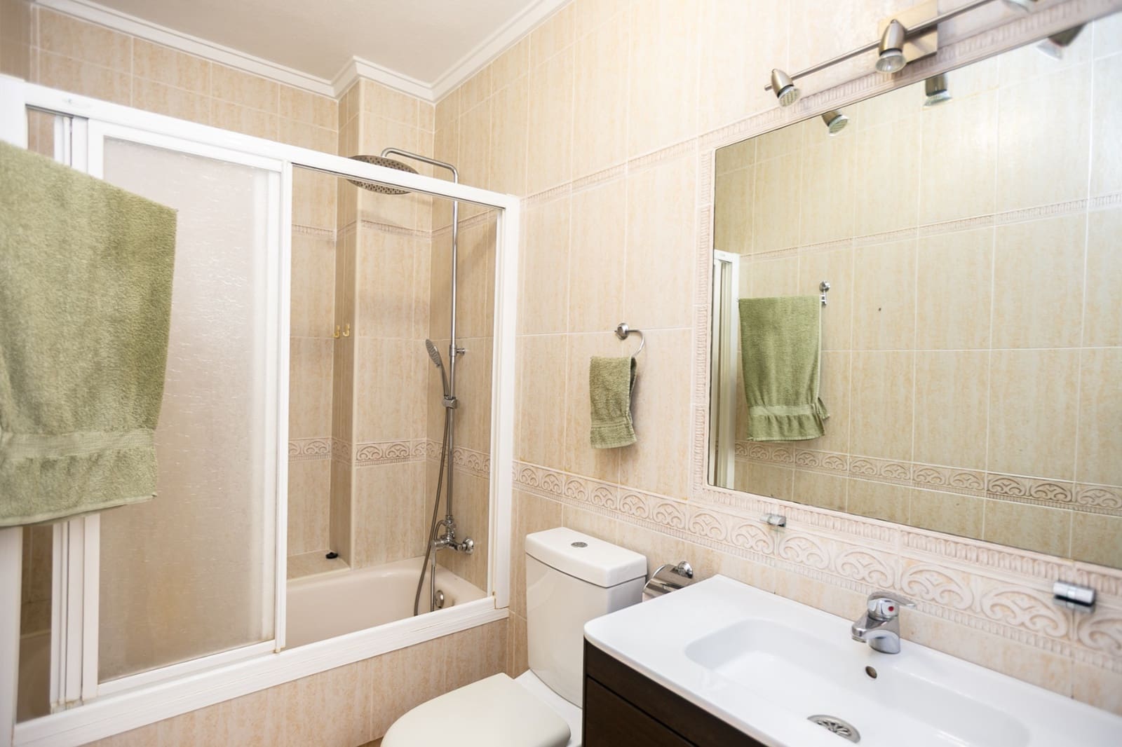 Casa de 3 habitaciones en La Zenia en venta con piscina - 280.000 € (Ref: 9981411)