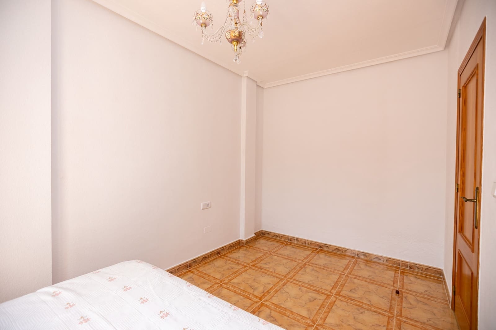Casa de 3 habitaciones en La Zenia en venta con piscina - 280.000 € (Ref: 9981411)