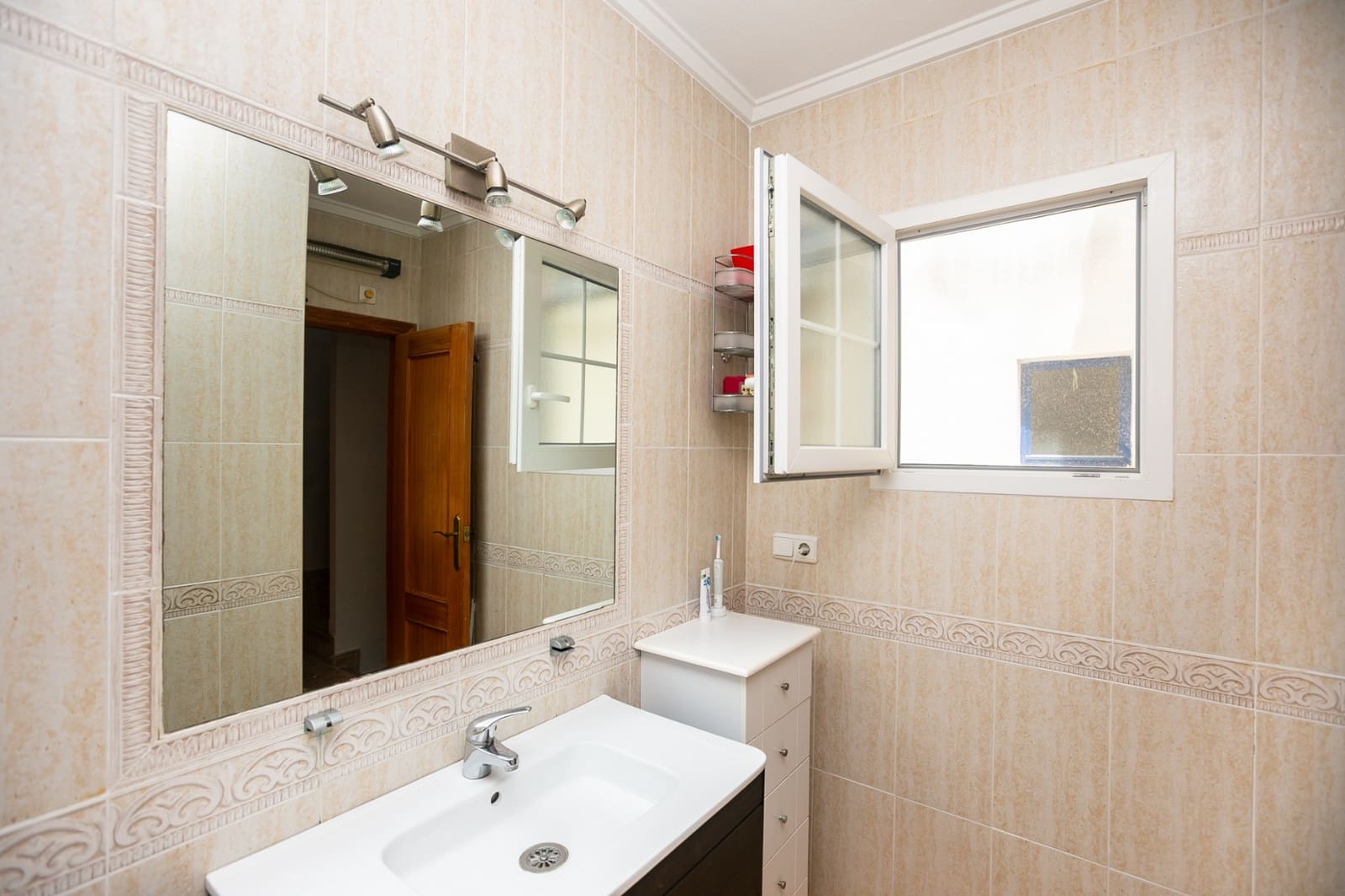 Casa de 3 habitaciones en La Zenia en venta con piscina - 280.000 € (Ref: 9981411)