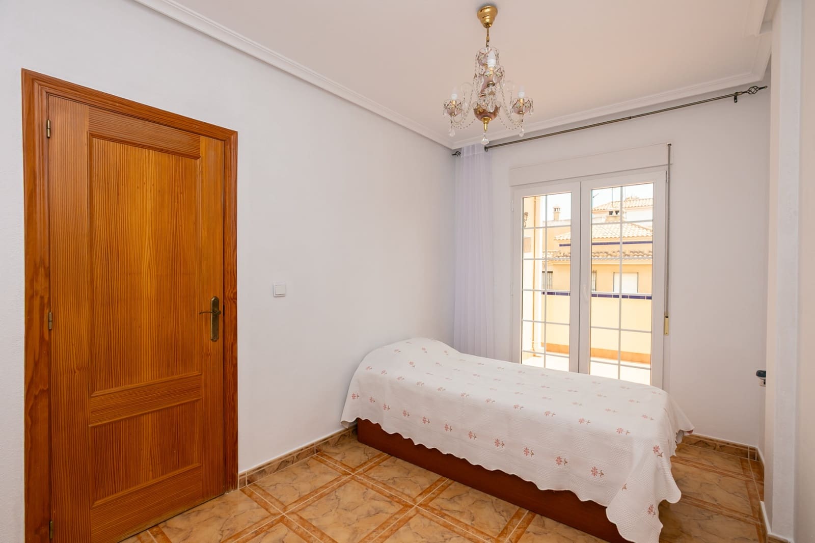 Casa de 3 habitaciones en La Zenia en venta con piscina - 280.000 € (Ref: 9981411)