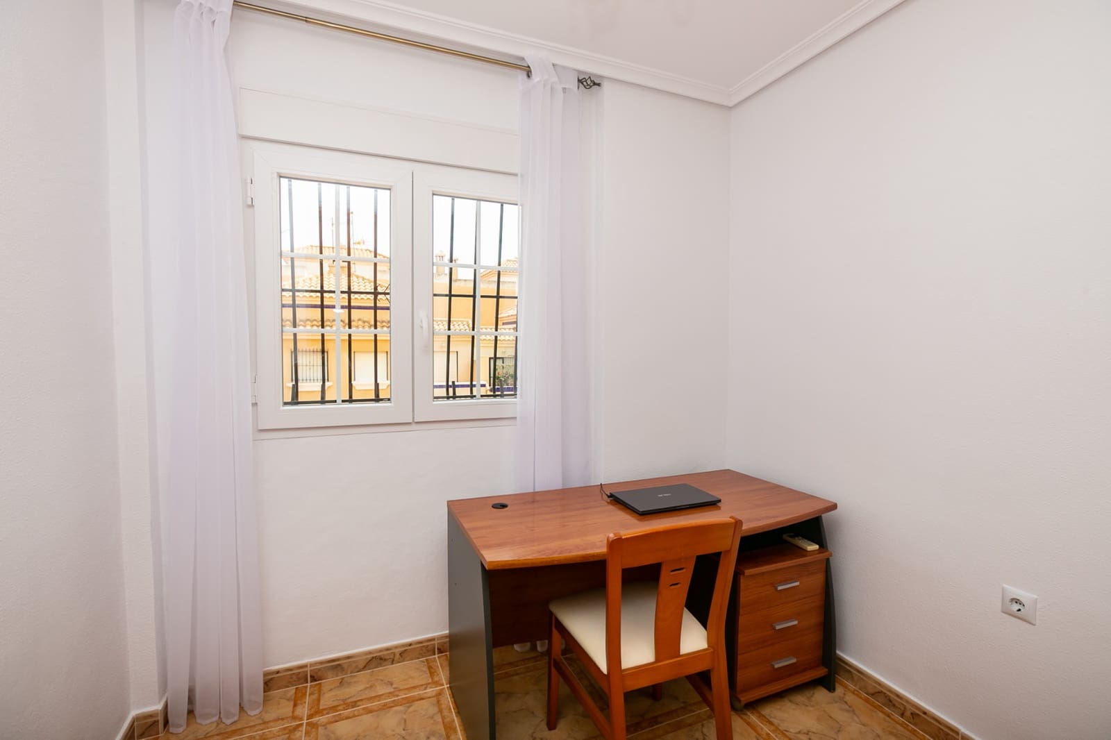 Casa de 3 habitaciones en La Zenia en venta con piscina - 280.000 € (Ref: 9981411)