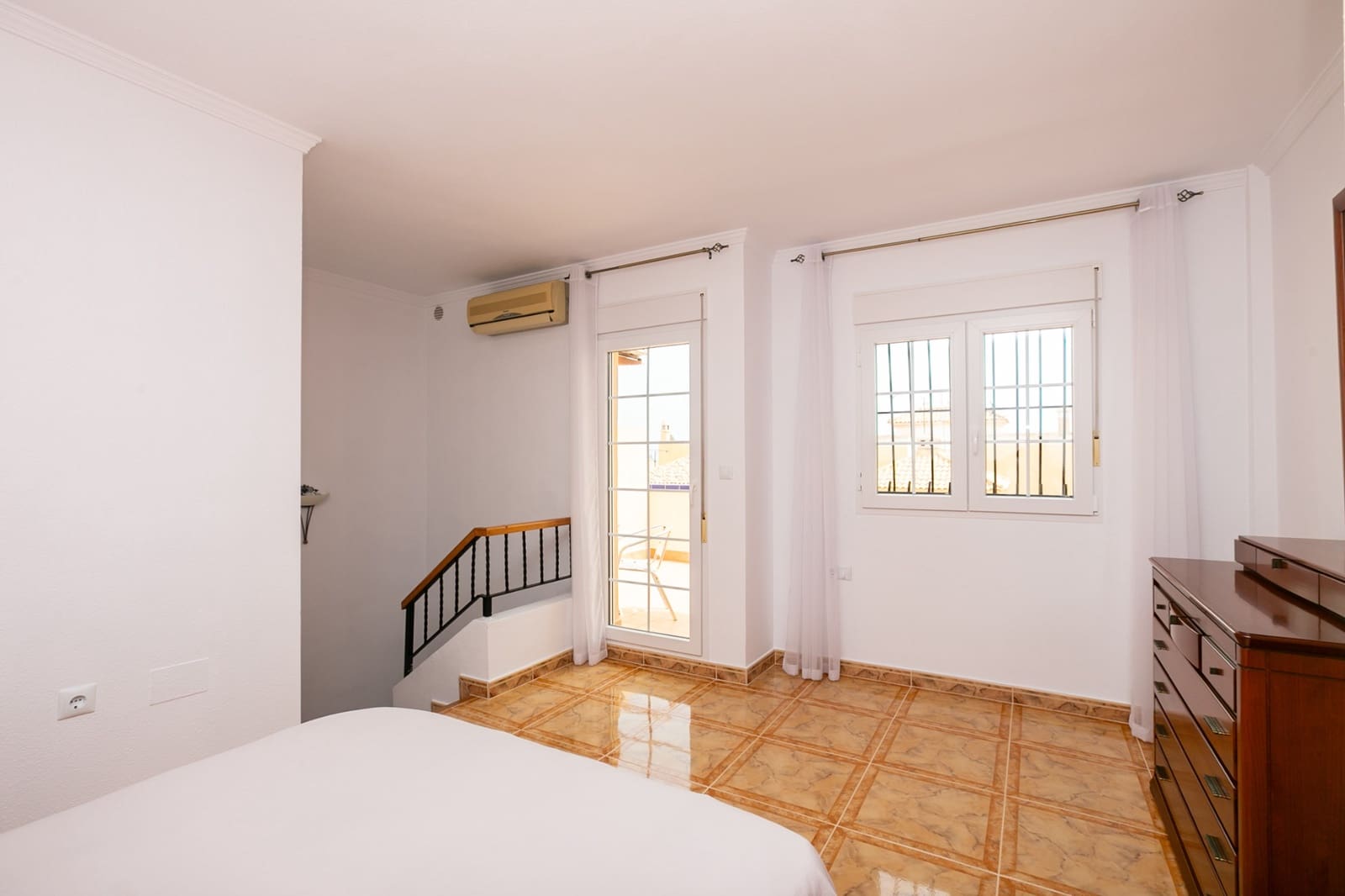 Casa de 3 habitaciones en La Zenia en venta con piscina - 280.000 € (Ref: 9981411)
