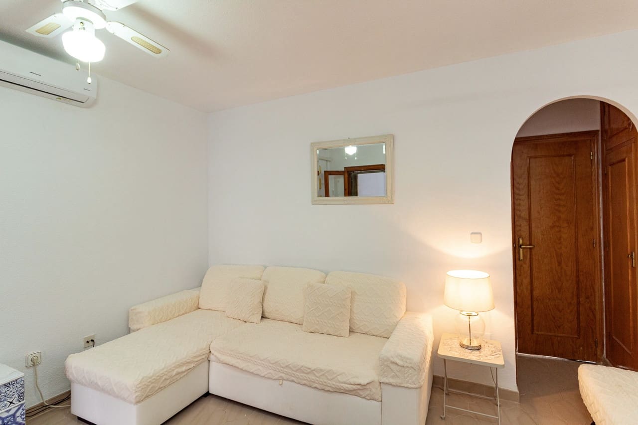 1 sypialnia Apartament na sprzedaż w El Chaparral z basenem - 105 000 € (Ref: 9981497)