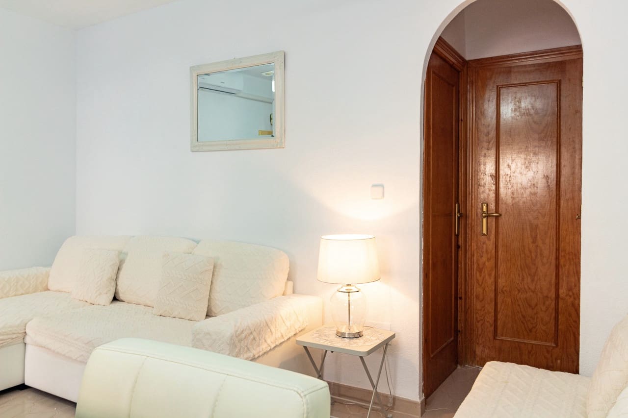 1 sypialnia Apartament na sprzedaż w El Chaparral z basenem - 105 000 € (Ref: 9981497)