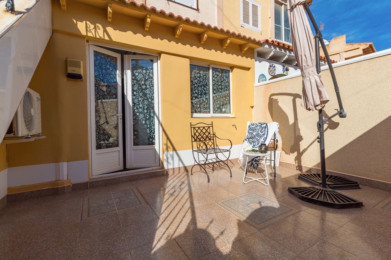 1 sypialnia Apartament na sprzedaż w El Chaparral z basenem - 105 000 € (Ref: 9981497)
