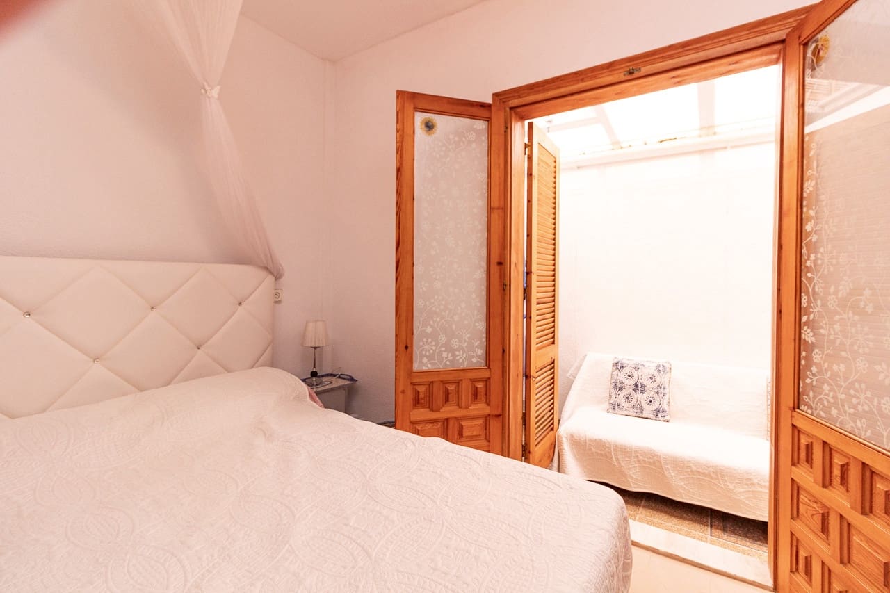 1 sypialnia Apartament na sprzedaż w El Chaparral z basenem - 105 000 € (Ref: 9981497)