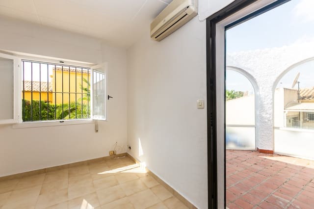 Chalet de 2 habitaciones en La Florida, Orihuela en venta - 275.000 € (Ref: 9983794)