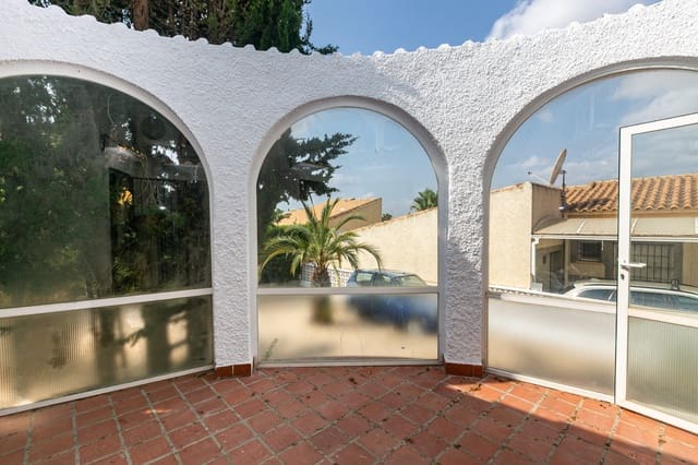 Chalet de 2 habitaciones en La Florida, Orihuela en venta - 275.000 € (Ref: 9983794)