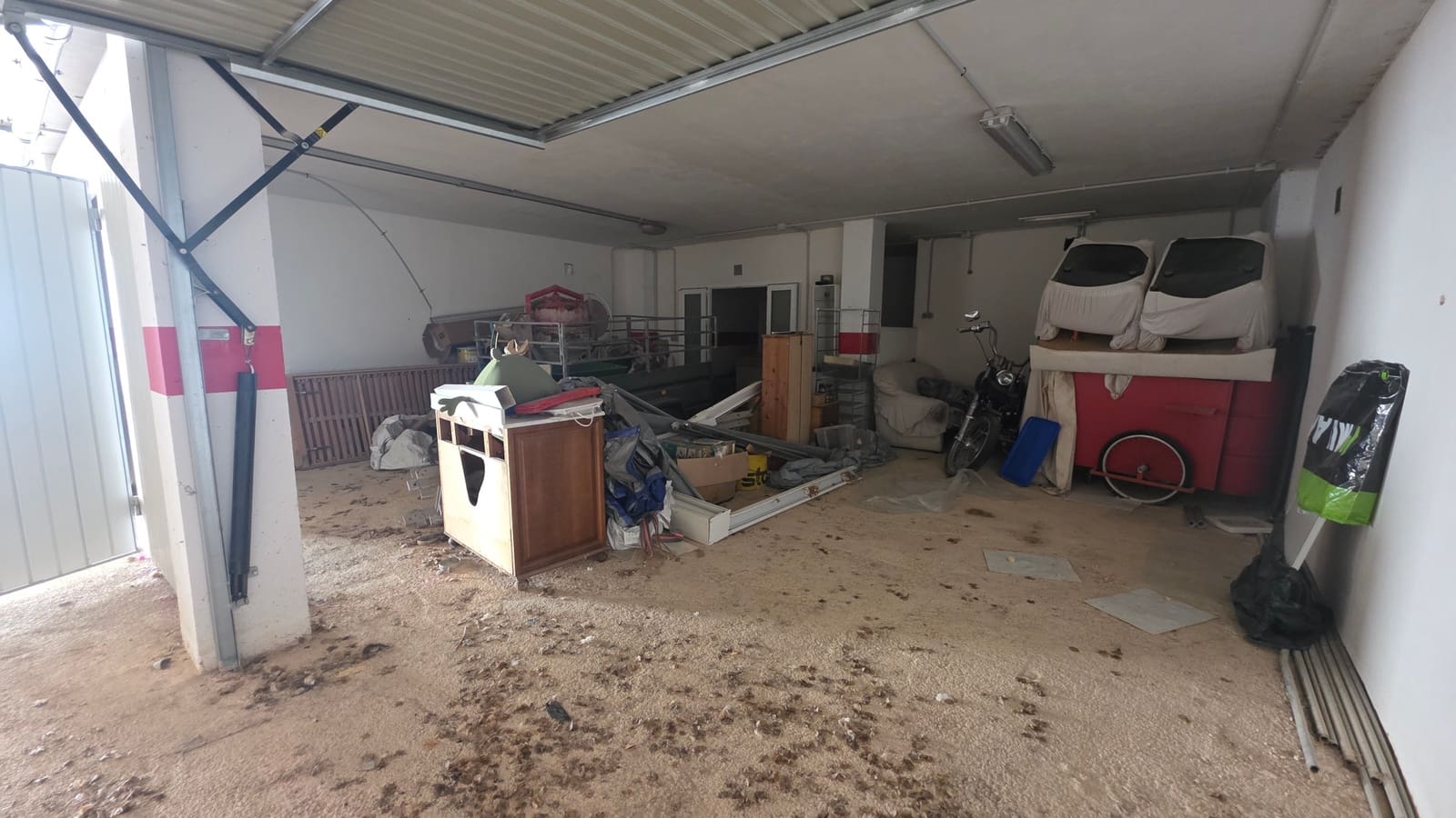 Garage til salg i Villamartin - € 8.500 (Ref: 9996229)