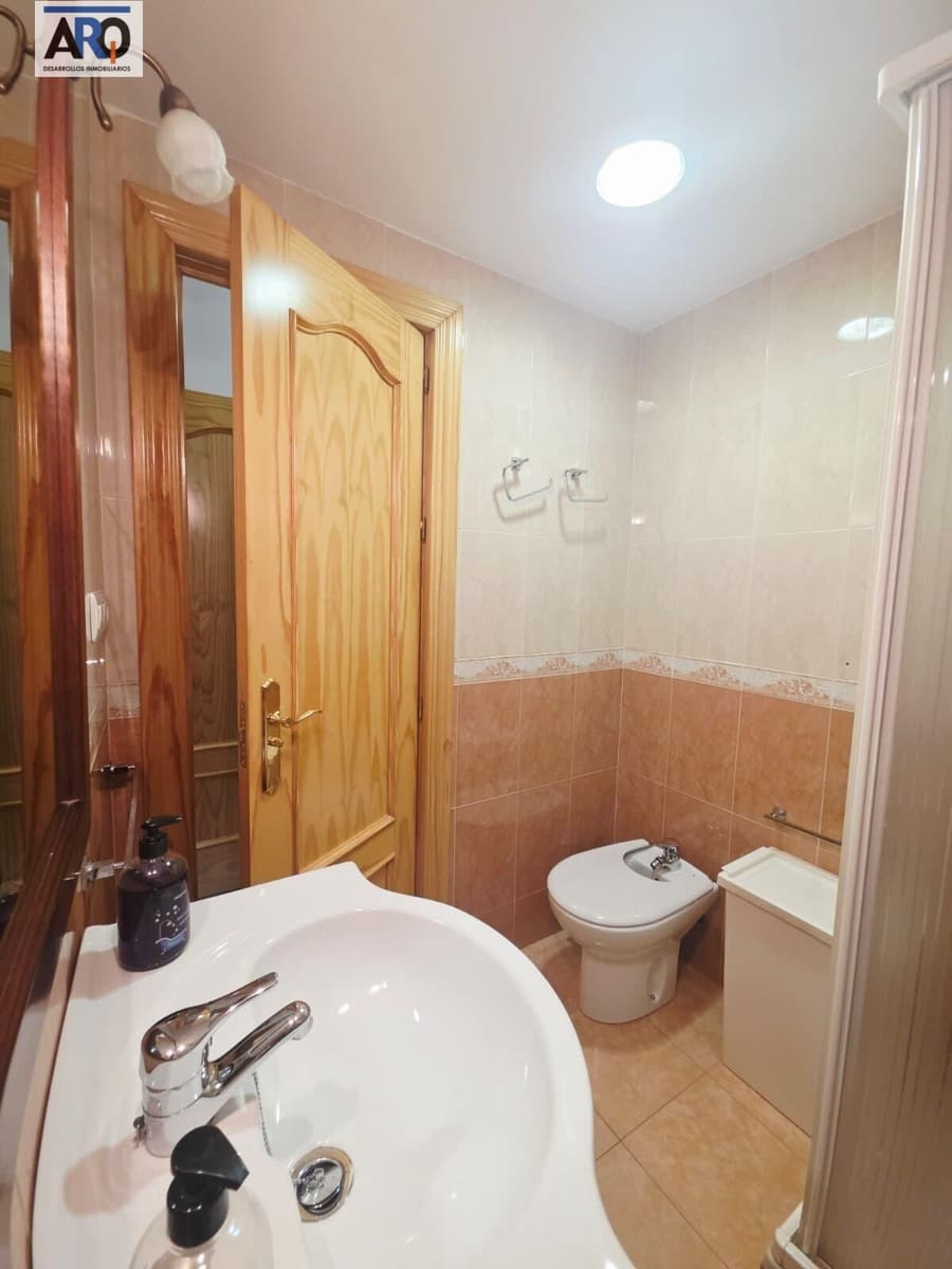 3 camera da letto Appartamento da affittare in Granada citta - 1.050 € (Rif: 10043017)