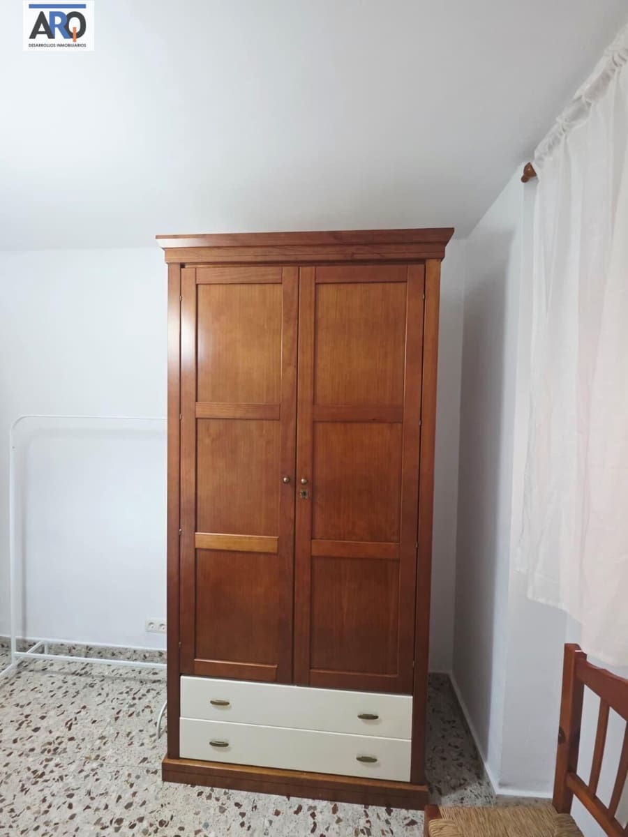 3 soveværelse Lejlighed til leje i Granada by - € 1.050 (Ref: 10043017)