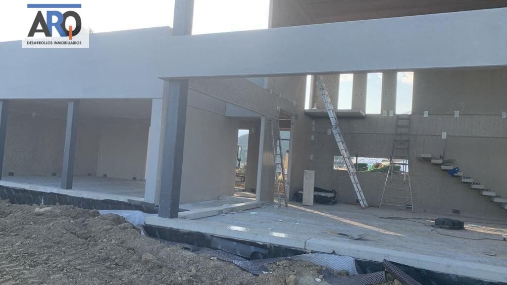 3 makuuhuone Huvila myytävänä paikassa Estepona mukana uima-altaan 
autotalli - 1 200 000 € (Ref: 8687707)