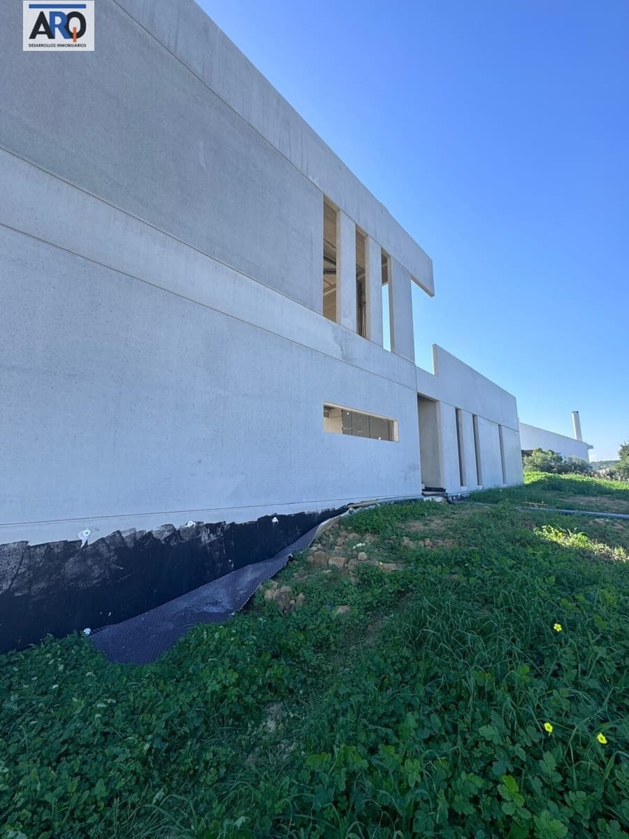 3 makuuhuone Huvila myytävänä paikassa Estepona mukana uima-altaan 
autotalli - 1 200 000 € (Ref: 8687707)