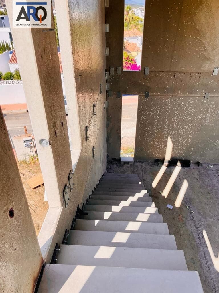 3 makuuhuone Huvila myytävänä paikassa Estepona mukana uima-altaan 
autotalli - 1 200 000 € (Ref: 8687707)