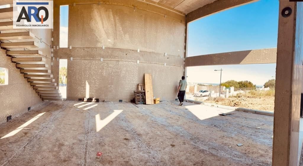 3 makuuhuone Huvila myytävänä paikassa Estepona mukana uima-altaan 
autotalli - 1 200 000 € (Ref: 8687707)